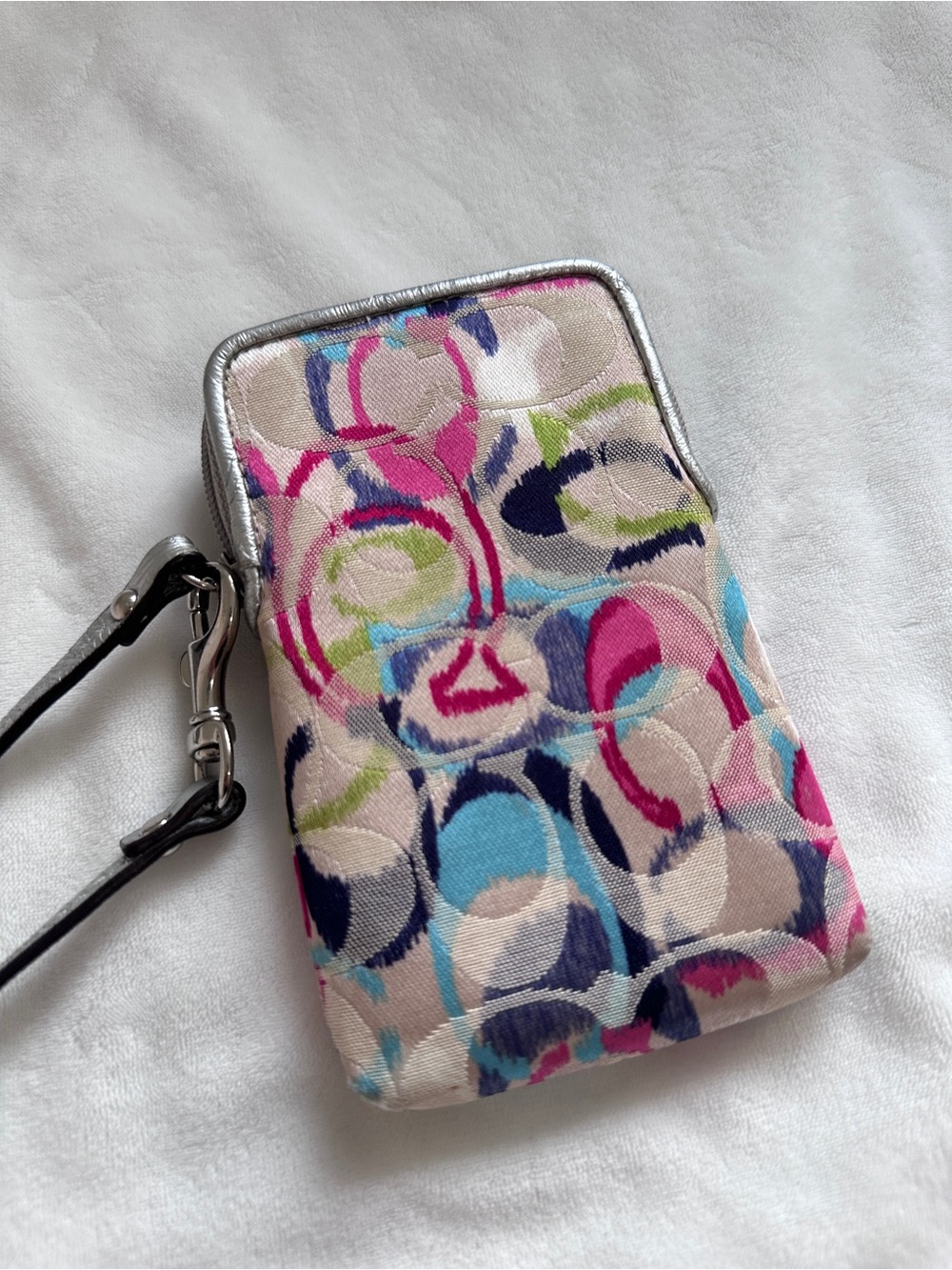 Coach Poppy Signature Scribble Colorful Ikat Wristlet - Picture 4 of 8